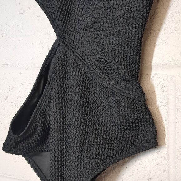 Women's Black One-Shoulder Cut-Out Textured Fabric Swimsuit Size XS - Picture 6 of 8